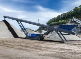 The mobile stackers MOBIBELT MBT 20 and MBT 24 from Kleemann make large stockpiles and improved work site logistics possible. (Picture: Wirtgen Group)
