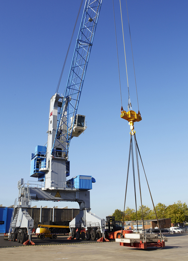 terex_gottwald_harbor_crane_model_2