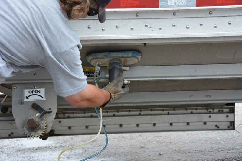 martin_vibration_systems_hopper_trailer_vibrator_2