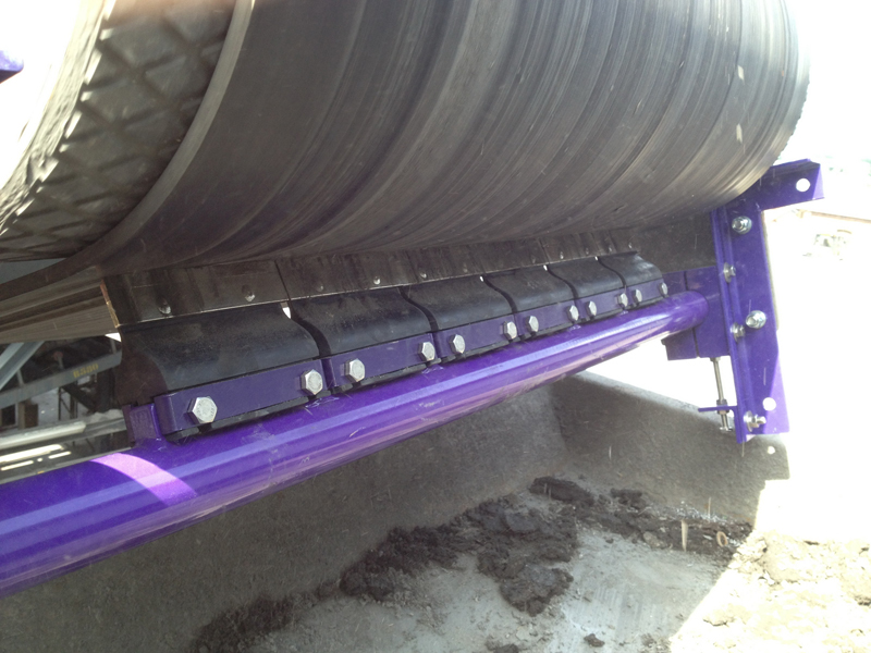 flexco_heavy_conveyor_cleaning_3