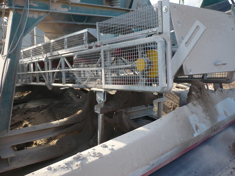 flexco_heavy_conveyor_cleaning_4