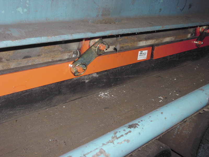 martin_engineering_self-adjusting_skirting_2