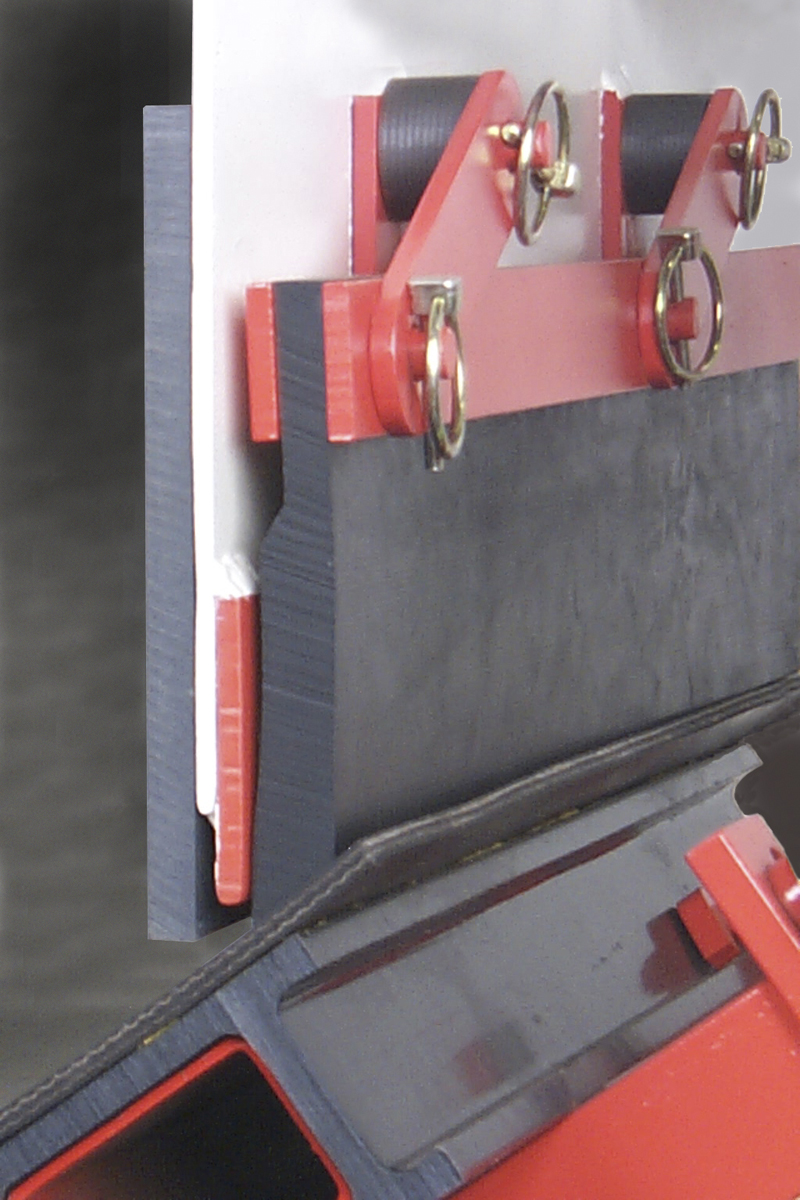 martin_engineering_self-adjusting_skirting_3