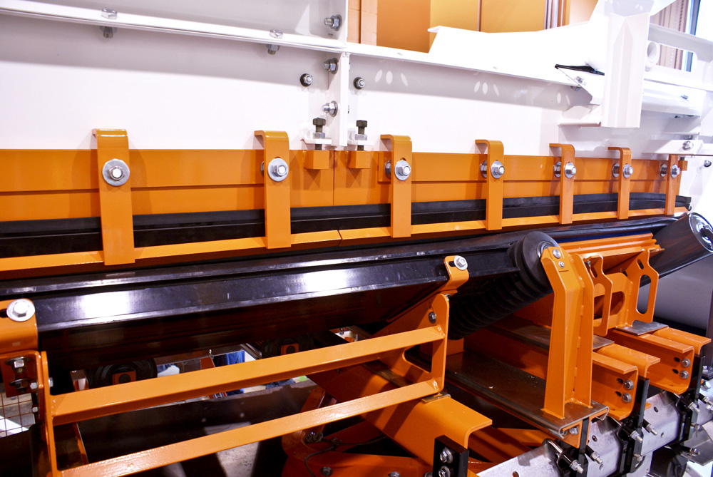 martin_engineering_evo_double_sided_skirting_2