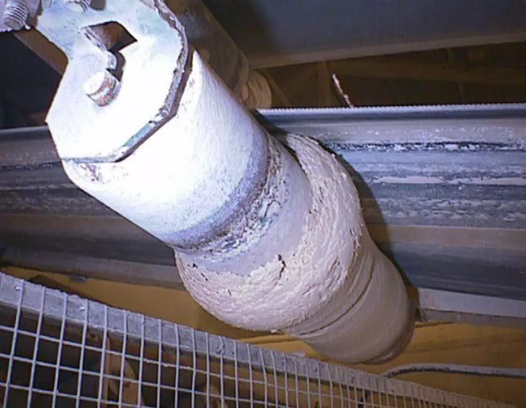 Fig. 2: Fugitive material build up on a return roller.

