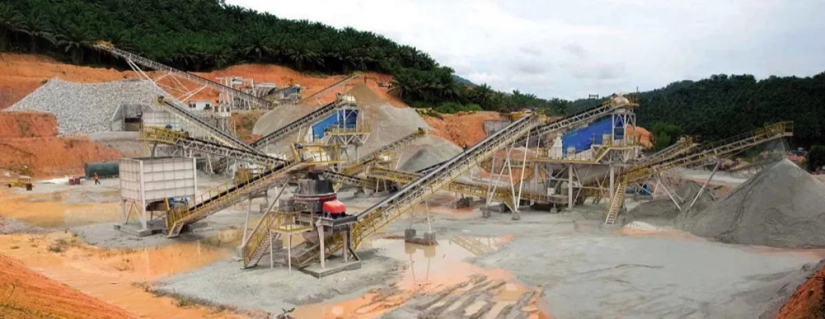 Fig. 1: The Lafarge Aggregates 200 tonnes per hour crushing and screening plant at the company’s Kulai Quarry in Malaysia. (Pictures: Sandvik)
