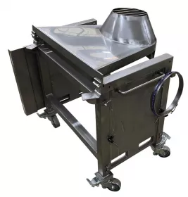 The foldable chute allows the sack-tip station to be easily stored.

