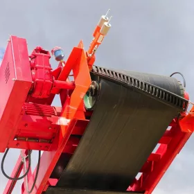 Martin® CleanScrape® is an innovative design with nearly 4x the blade life and no tensioner readjustments. 
