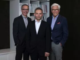 V.l.n.r.: Marc Stanesby, Christof Gerhardy, Stefan Schmersal (Bild: Steute Technologies GmbH &amp; Co. KG)
