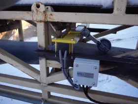 Fig. 2: ESW 2.2 belt scale installed in a conveyor for measuring the transported dolomit bricks.
