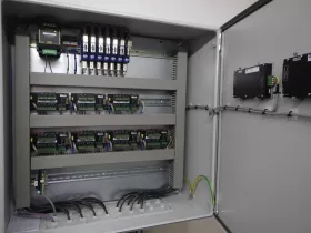 Fig. 3: View into the lectrical cabinet: control unit ModWeigh FBW
