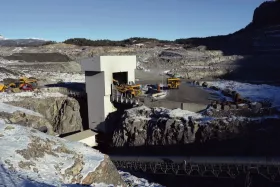 Direct feed semi-mobile crushing plant at Norsk Stein AS, Norway.
