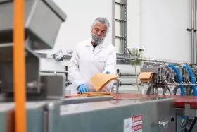 With the Coperion extrusion system, Vemiwa produces high quality vegetable meat substitutes without artificial additives. (Photo: Vemiwa Foods GmbH, Königsbrunn/Germany)
