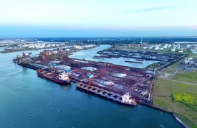 The customised ship unloader will play a key role in handling around 24 million tonnes of iron ore and coal annually at the EECV terminal in the port of Rotterdam. (Picture: ©Ertsoverslagbedrijf Europoort C.V.)
