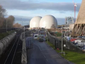 View onto two the newly installed concrete dome silos for the storage of wood pellets at Drax power station near York, UK. (Pictures: ©Vibrafloor)
